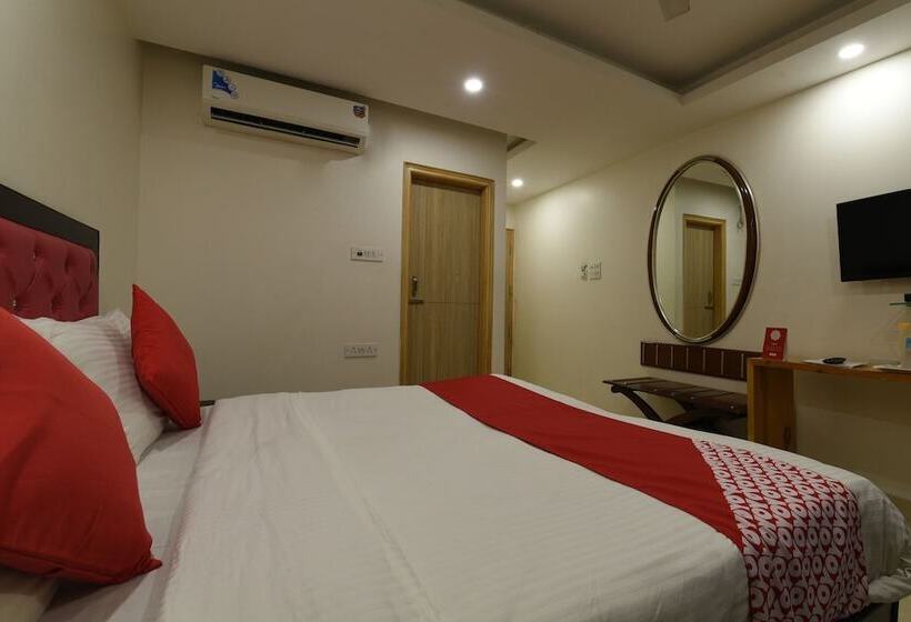 Capital O 16970 Hotel Mahal