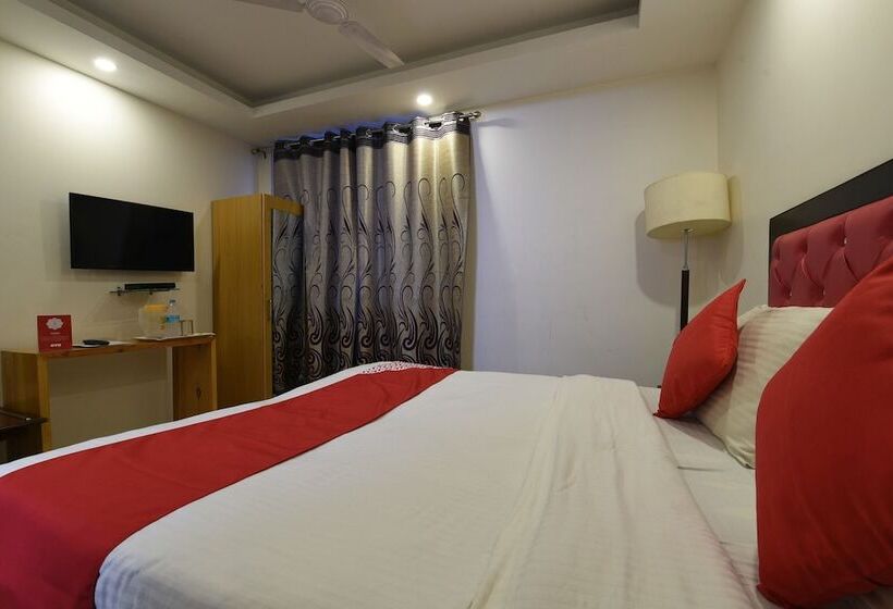 Capital O 16970 Hotel Mahal