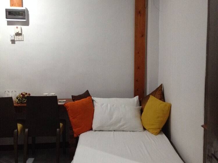 ホテル Cinnamon Airport Residencies