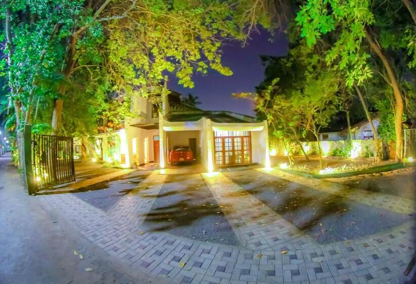 ホテル Cinnamon Airport Residencies