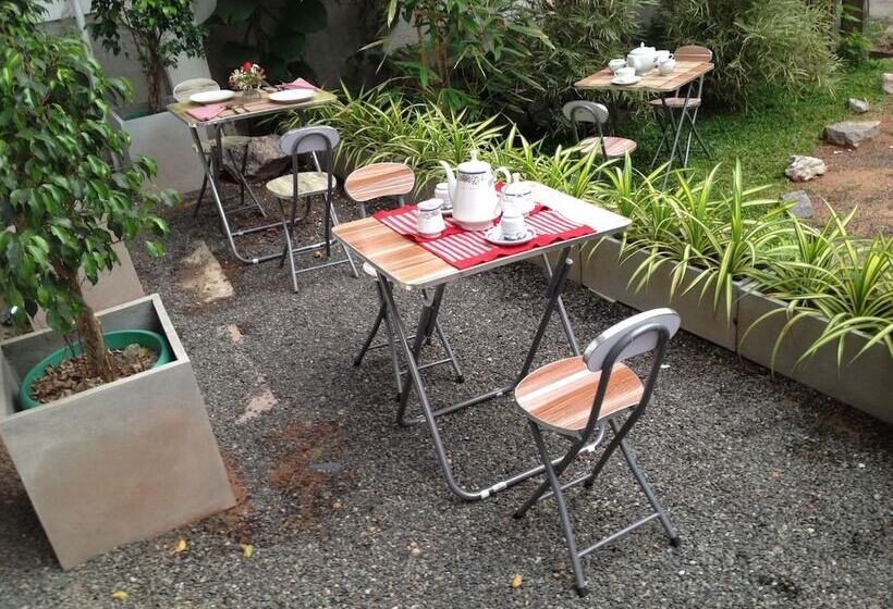 ホテル Cinnamon Airport Residencies