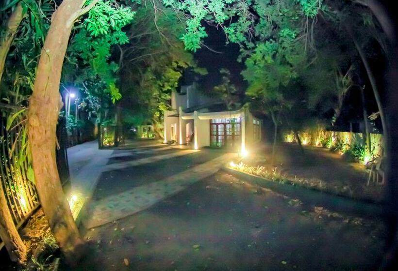 ホテル Cinnamon Airport Residencies