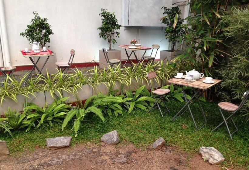 ホテル Cinnamon Airport Residencies