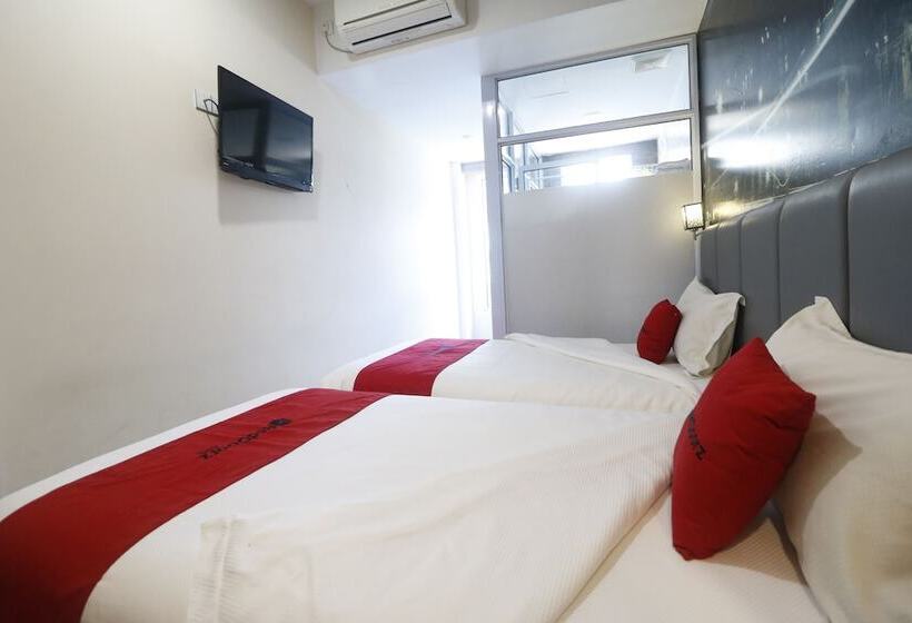 Отель Reddoorz Plus @ Tanjung Uncang Batam