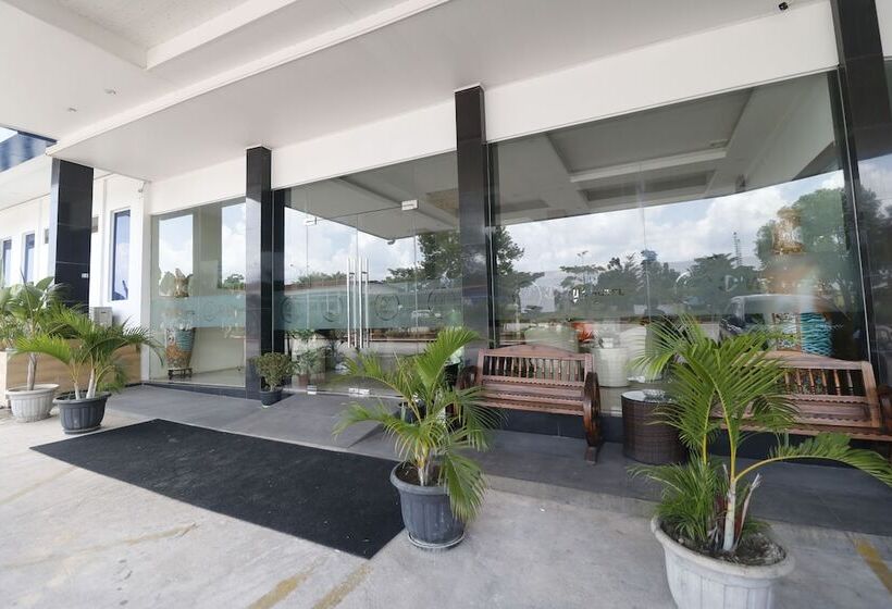 Отель Reddoorz Plus @ Tanjung Uncang Batam