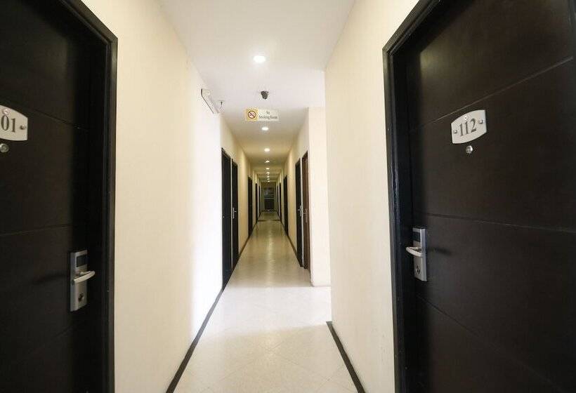 Отель Reddoorz Plus @ Tanjung Uncang Batam