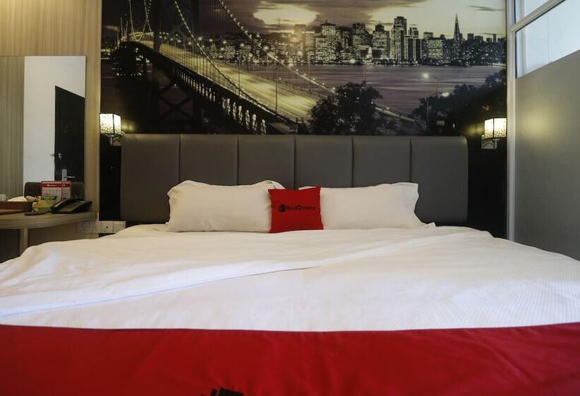 Отель Reddoorz Plus @ Tanjung Uncang Batam