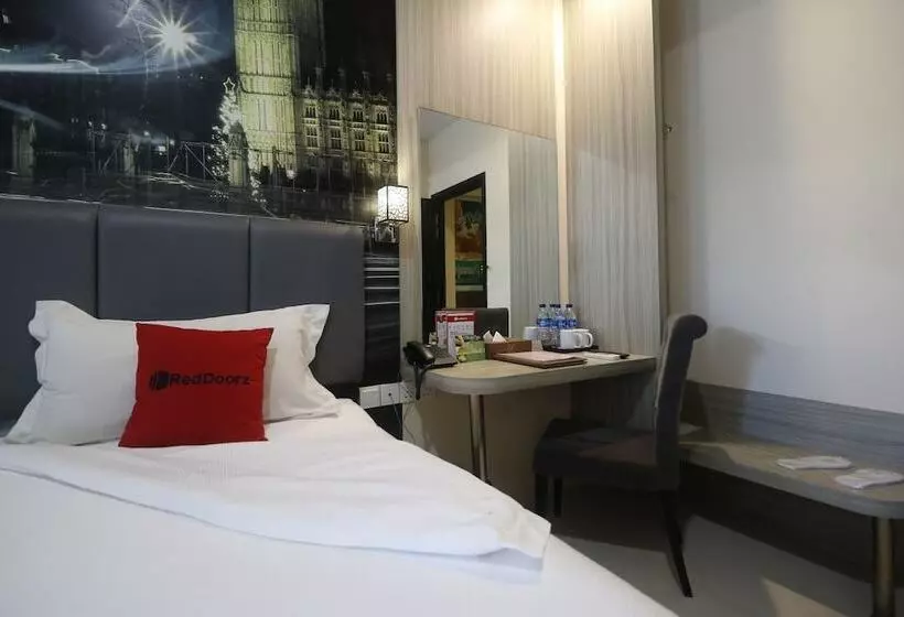 هتل Reddoorz Plus @ Tanjung Uncang Batam