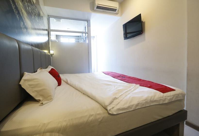 Отель Reddoorz Plus @ Tanjung Uncang Batam