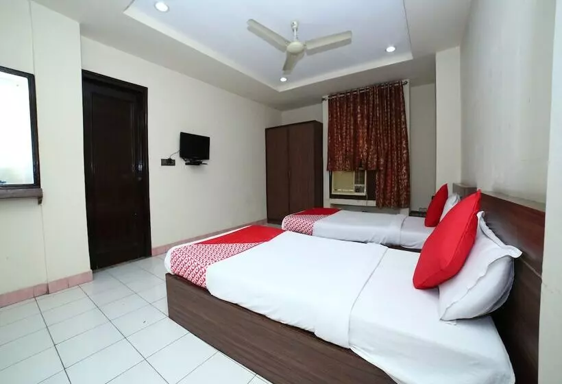 ホテル Surbhi By Oyo Rooms