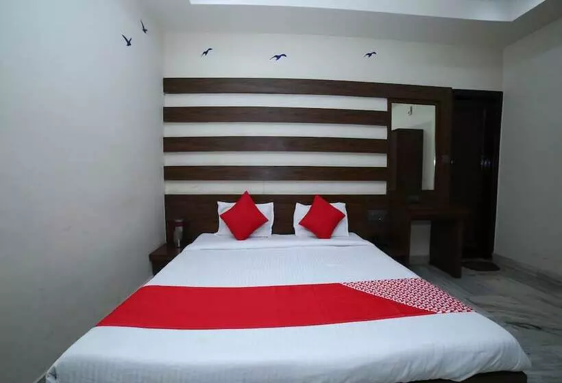 ホテル Surbhi By Oyo Rooms