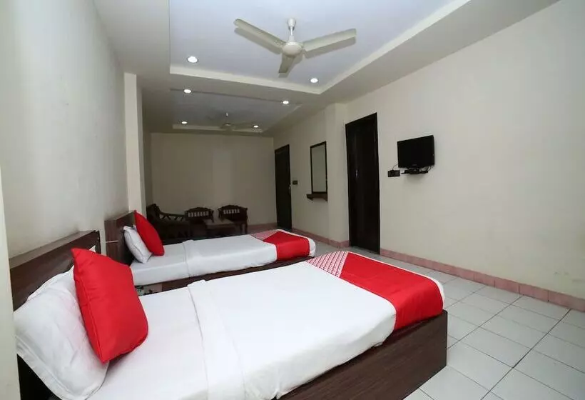 ホテル Surbhi By Oyo Rooms