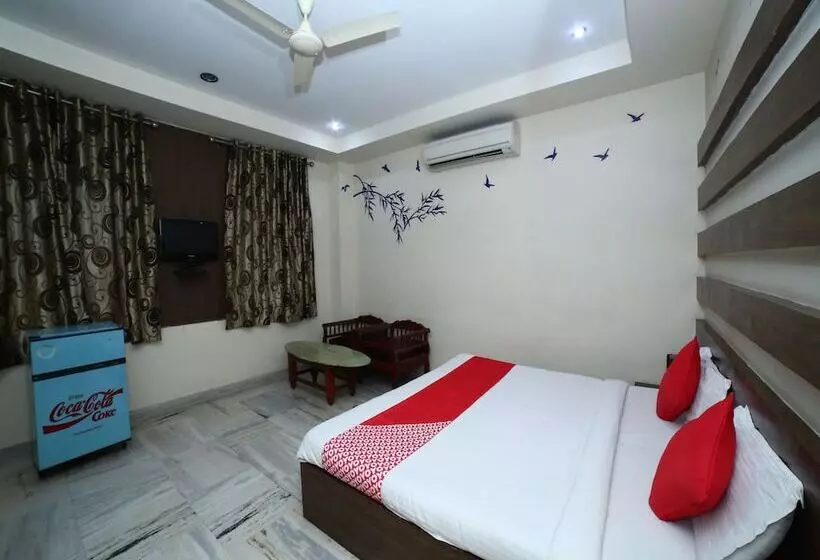 ホテル Surbhi By Oyo Rooms