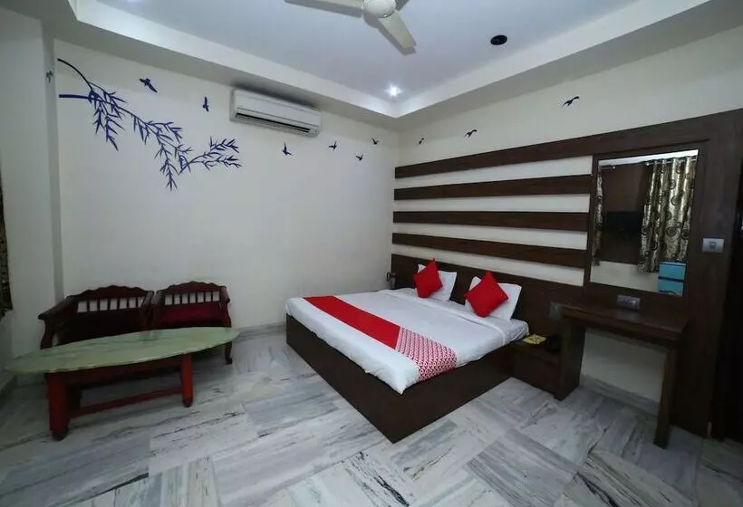 ホテル Surbhi By Oyo Rooms