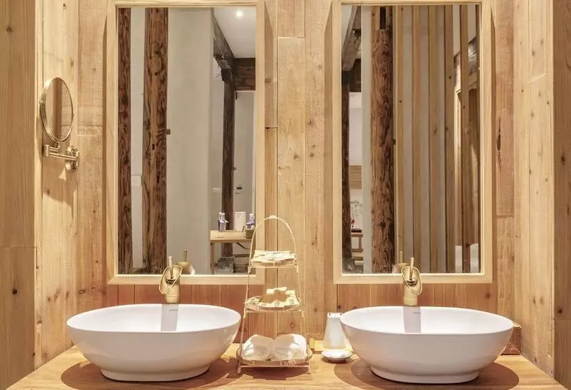 Majatalo Old Street Moye Inn