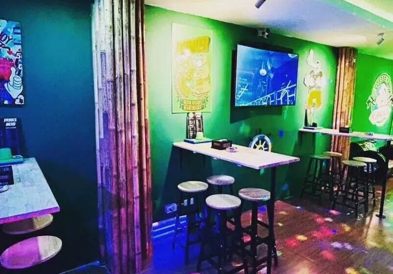 Popeyes Hostel Patong