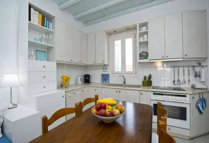 Tatiana Villa & Apartments