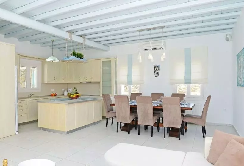 Tatiana Villa & Apartments