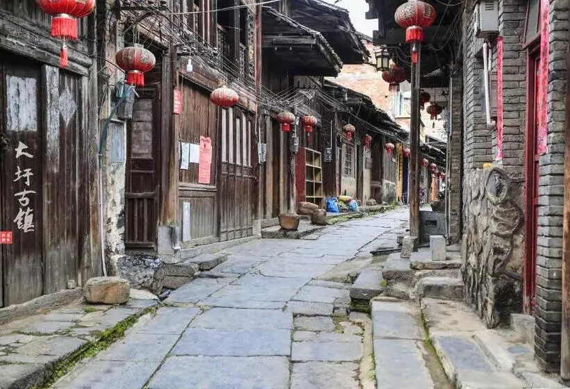 Wing Hotel Guilin   Central Square