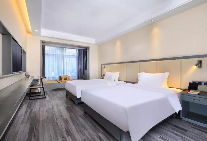 Wing Hotel Guilin   Central Square