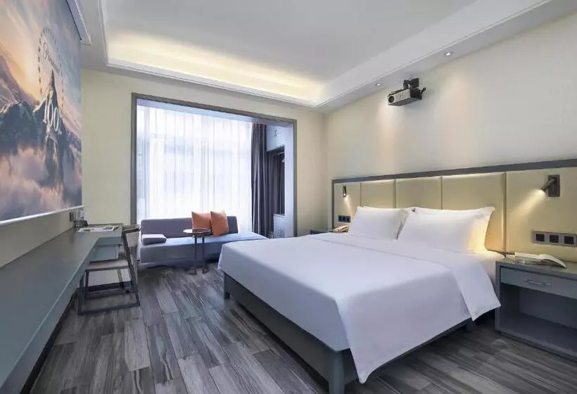 Wing Hotel Guilin   Central Square