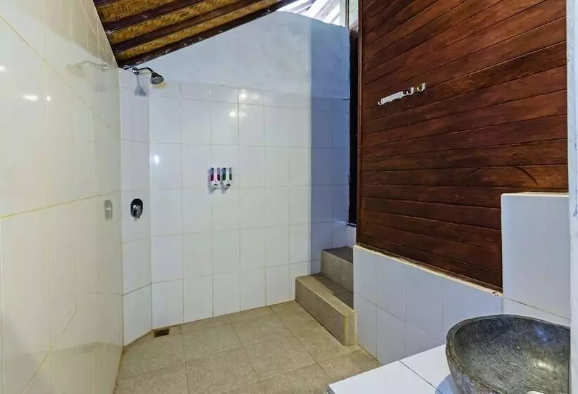 تختخواب و صبحانه Pula Huts Lembongan