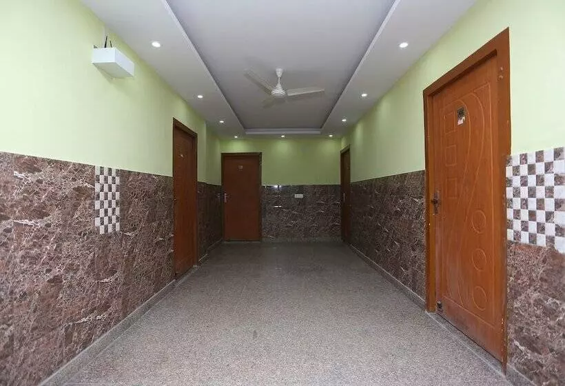 ホテル Chirag House By Oyo Rooms