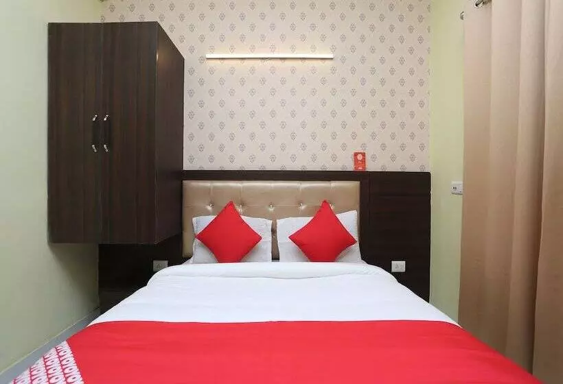 ホテル Chirag House By Oyo Rooms
