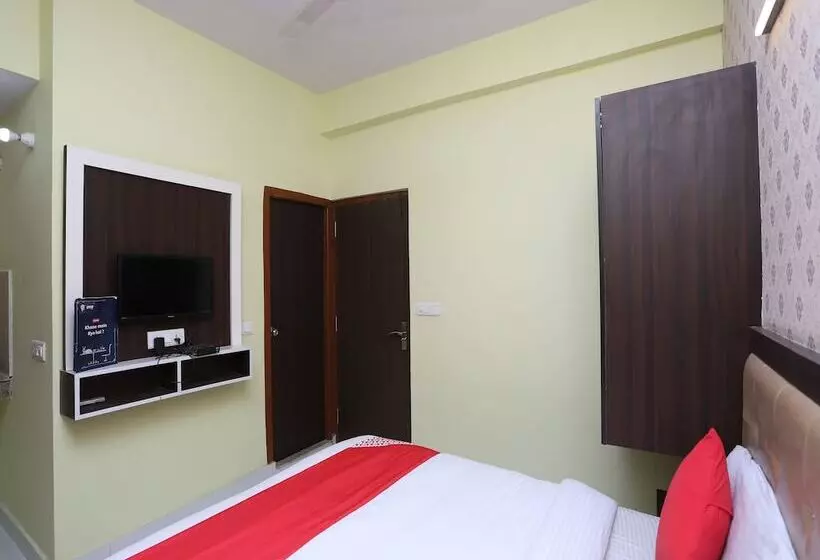 ホテル Chirag House By Oyo Rooms