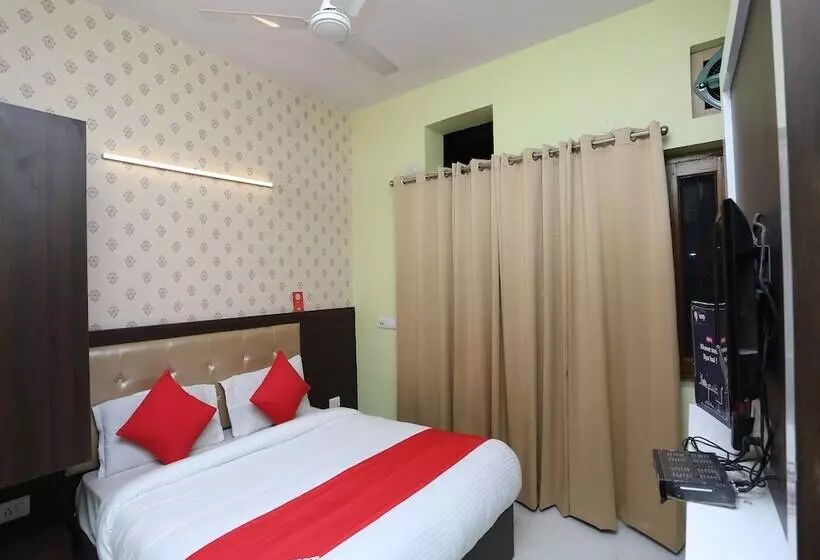 ホテル Chirag House By Oyo Rooms