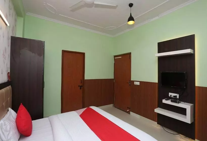 ホテル Chirag House By Oyo Rooms