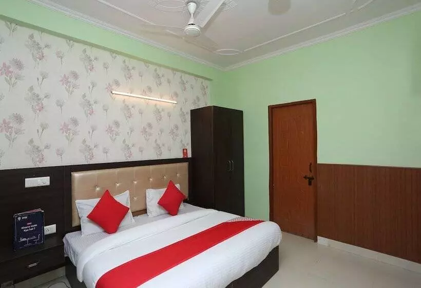 ホテル Chirag House By Oyo Rooms