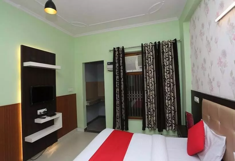 ホテル Chirag House By Oyo Rooms