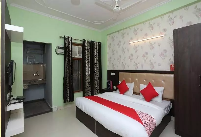 ホテル Chirag House By Oyo Rooms