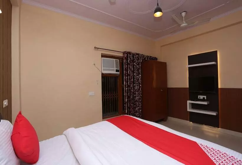 ホテル Chirag House By Oyo Rooms