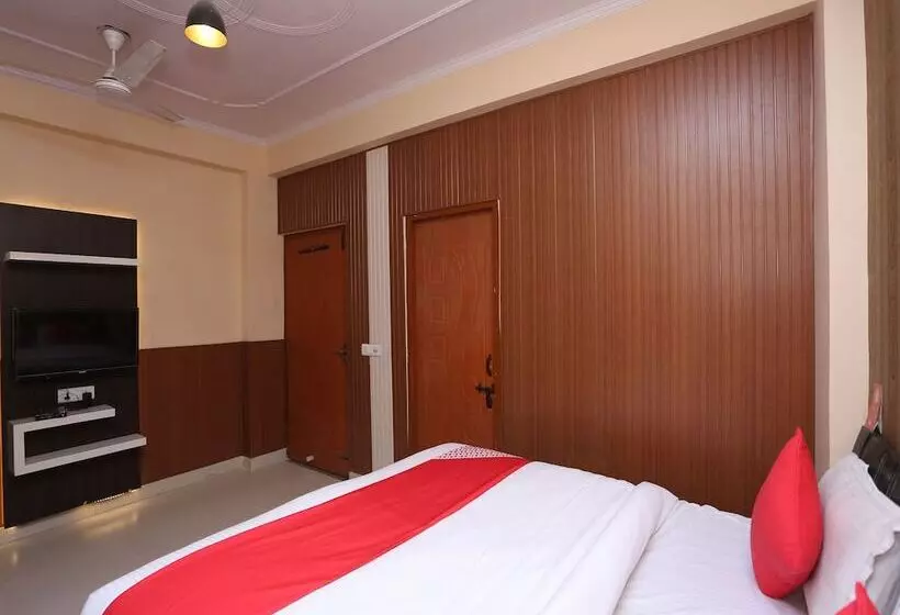 ホテル Chirag House By Oyo Rooms