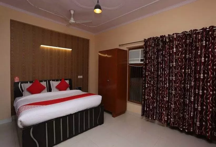 ホテル Chirag House By Oyo Rooms
