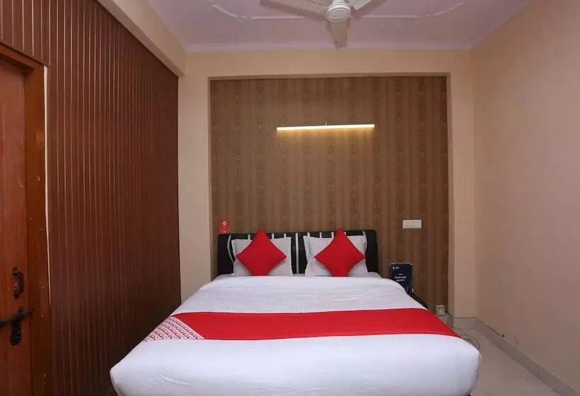 ホテル Chirag House By Oyo Rooms