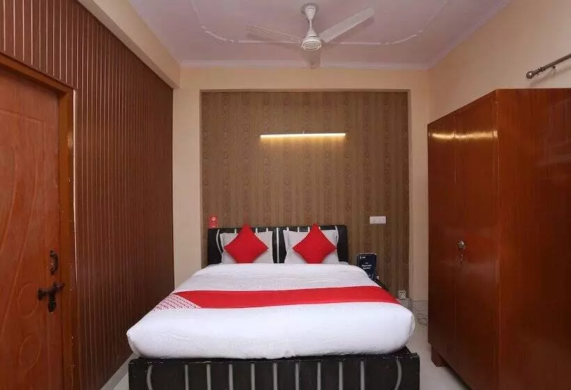 ホテル Chirag House By Oyo Rooms