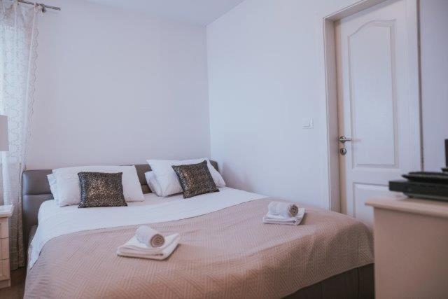 Pool Apartments Lucija