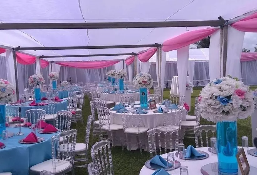 Hotelli Palena Gardens