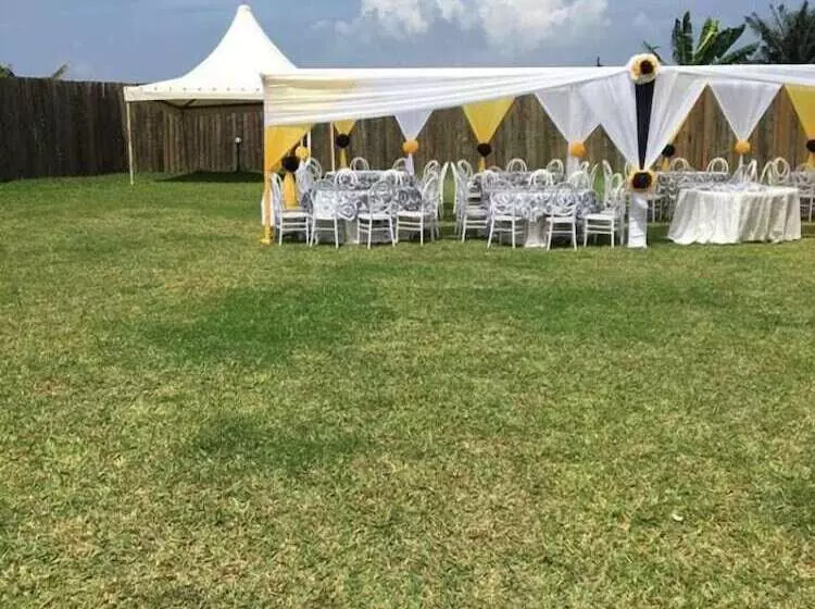 Hotelli Palena Gardens