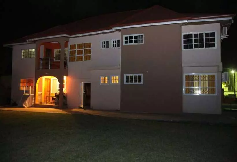 Hotelli Palena Gardens