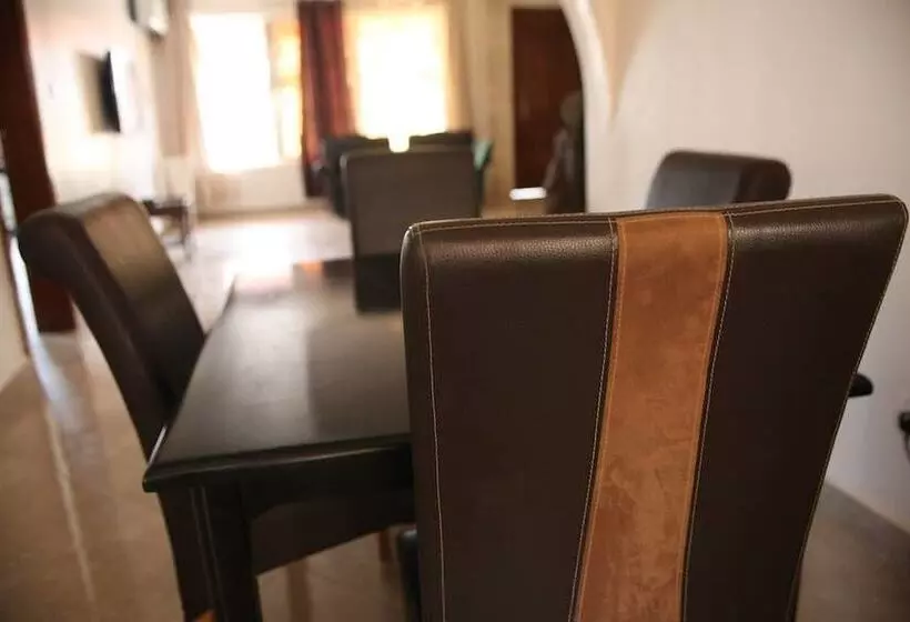 Hotelli Palena Gardens