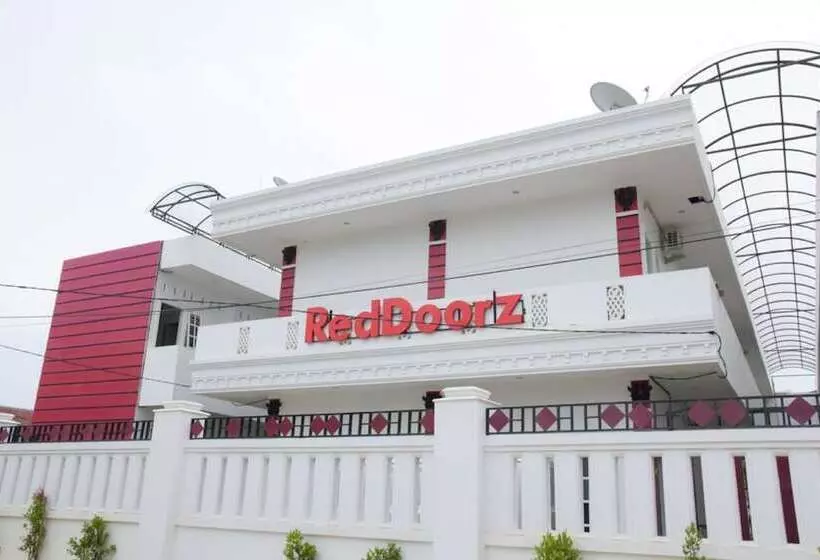 ホテル Reddoorz Near Uin Sumatera Utara