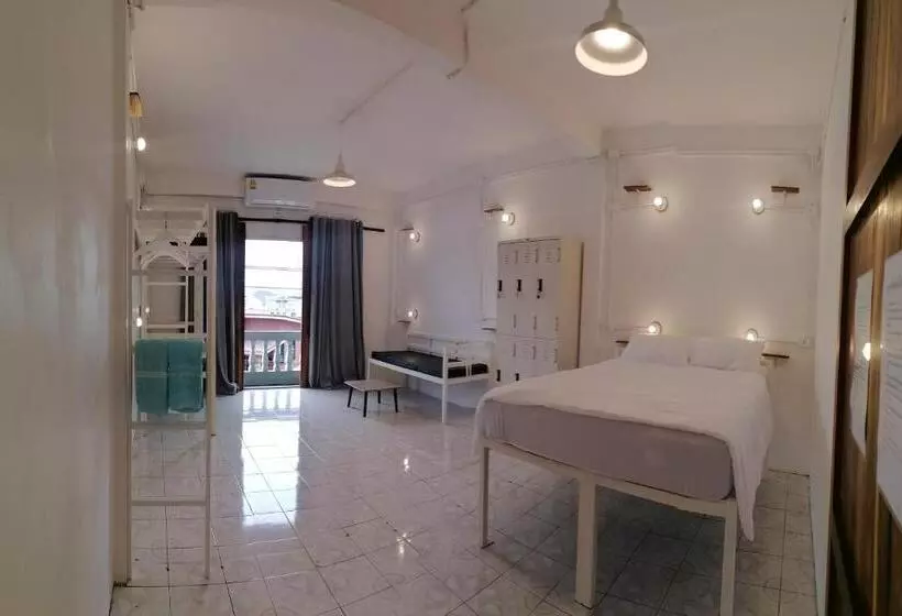 هاستل 8 Sleeper Street Guesthouse