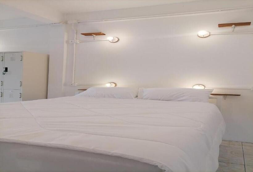 هاستل 8 Sleeper Street Guesthouse