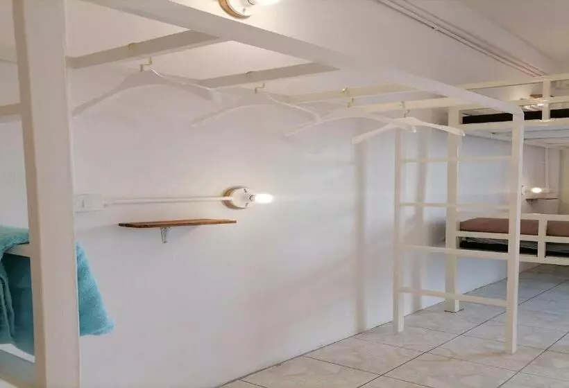 هاستل 8 Sleeper Street Guesthouse
