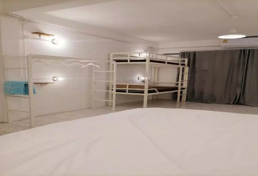 هاستل 8 Sleeper Street Guesthouse
