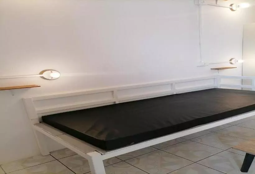هاستل 8 Sleeper Street Guesthouse